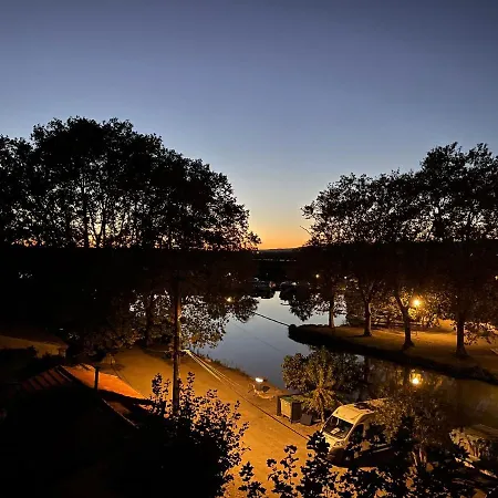 Grosse Am Canal Du Midi Mit Dachterrrasse Lejlighed